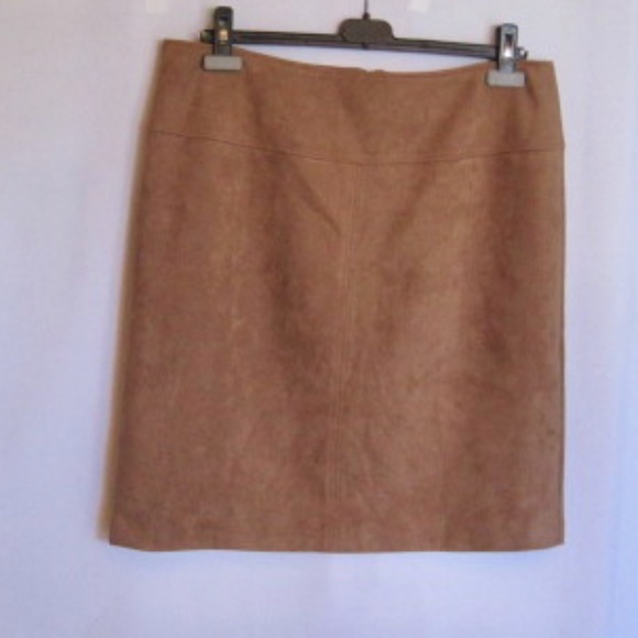 COMMA Pencil Skirt in Faux Suede - Picture 4 of 9